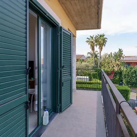 Апартаменты Little Rose Garden Aci Catena