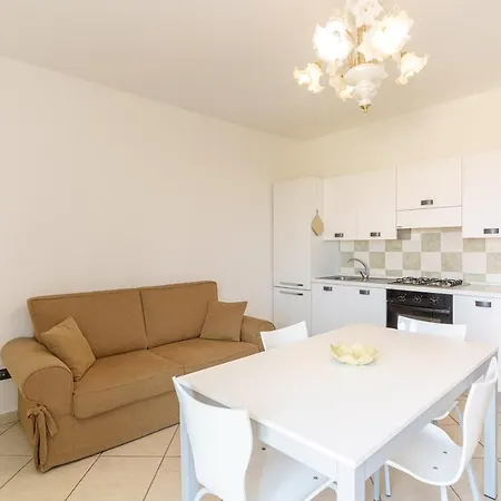 Apartment Little Rose Garden Aci Catena