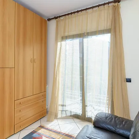 Little Rose Garden Apartment