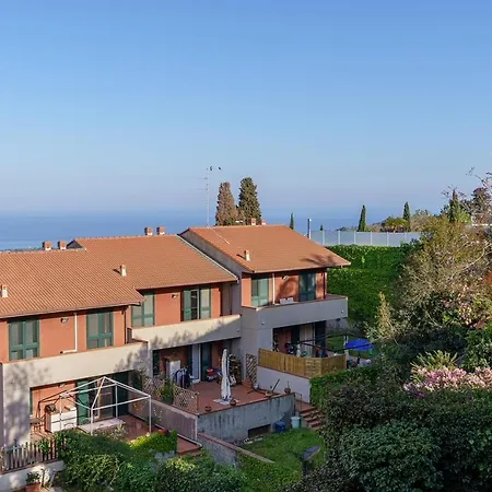 Little Rose Garden Apartment Aci Catena