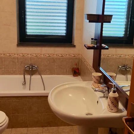 Little Rose Garden Apartment
