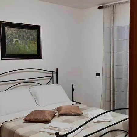 Apartment Little Rose Garden Aci Catena