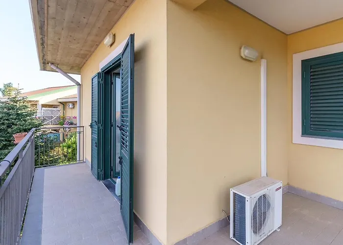 Little Rose Garden * Aci Catena